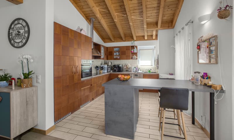 ESCLUSIVA CASA TRIFAMILIARE 8.5 LOCALI CON GROTTINO A MELANO (8)