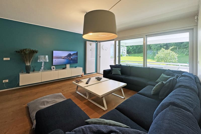 SPLENDIDO E AMPIO 4.5 LOCALI VISTA LAGO NEL VERDE A CARONA (1)