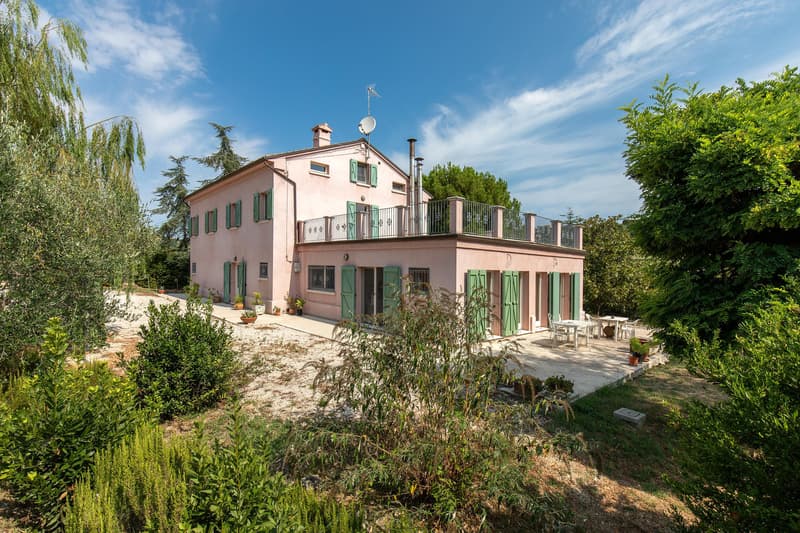 AFFASCINANTE CASOLARE 12.5 LOCALI VISTA MARE NELLE MARCHE (1)