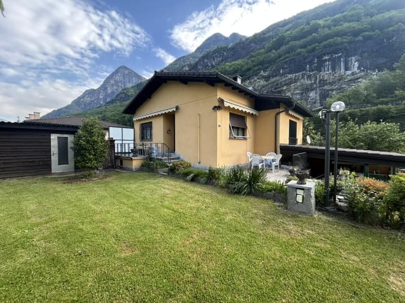 SPAZIOSA CASA DI 6 LOCALI CON AMPIO GIARDINO A CRESCIANO (1)