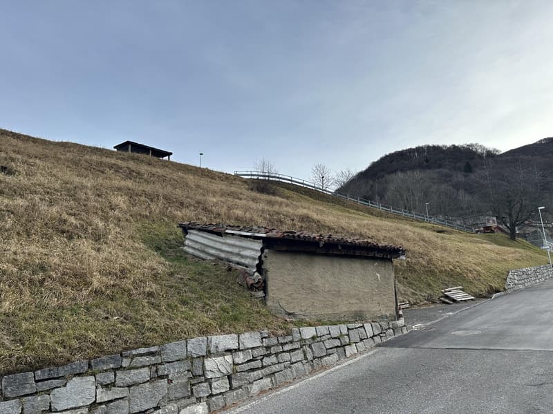 GRANDE TERRENO EDIFICABILE PER 3-4 UNITÃ ABITATIVE A CERTARA (5)