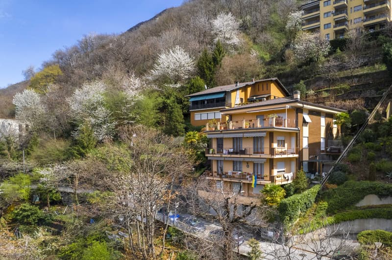 3 LOCALI CON VISTA LAGO MOZZAFIATO A CAMPIONE D'ITALIA (8)