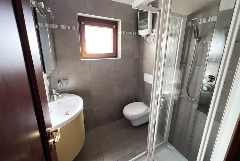 BELLA CASA UNIFAMILIARE DI 4.5 LOCALI CON GIARDINO A CHIASSO (9)