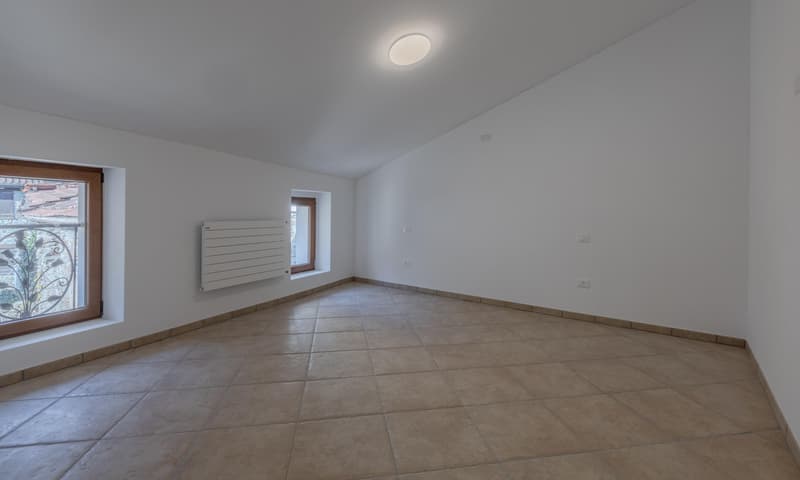 SPLENDIDO 4 LOCALI RISTRUTTURATO ALL'ULTIMO PIANO A SIGIRINO (7)