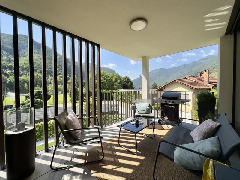 SPLENDIDO E AMPIO 4.5 LOCALI CON FINITURE DI PREGIO A RIVERA (3)