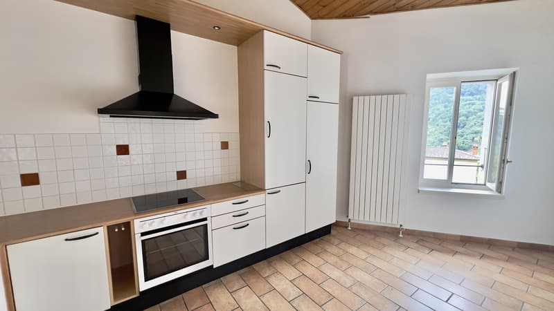 AFFARE - ACCOGLIENTE DUPLEX 3.5 LOCALI NEL CUORE DI PURASCA (3)