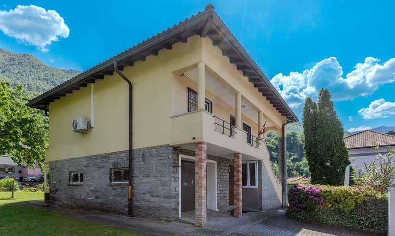 VILLETTA 3.5 LOCALI CON AMPIO GIARDINO A CADENAZZO (1)