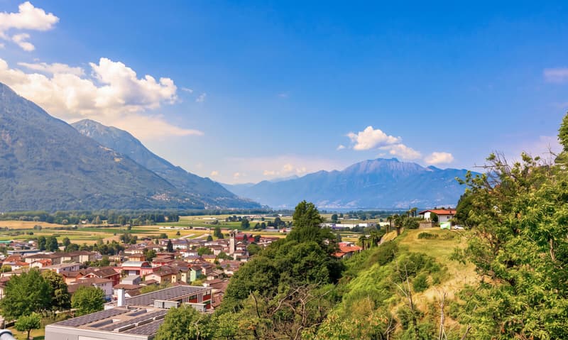 GRANDE CASA BIFAMILIARE  5.5 CON VISTA LAGO A CUGNASCO (9)