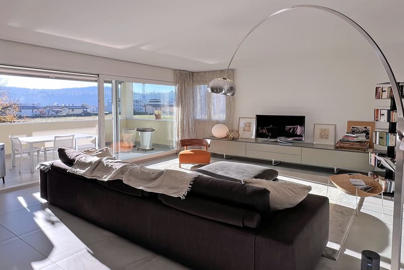 AMPIO ED ESCLUSIVO 5.5 LOCALI CON GRANDE TERRAZZA A STABIO (6)