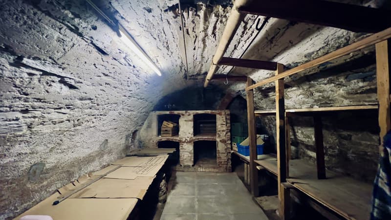 GRANDE PENSIONE DI 13.5 LOCALI CON RISTORANTE A NOVAGGIO (10)