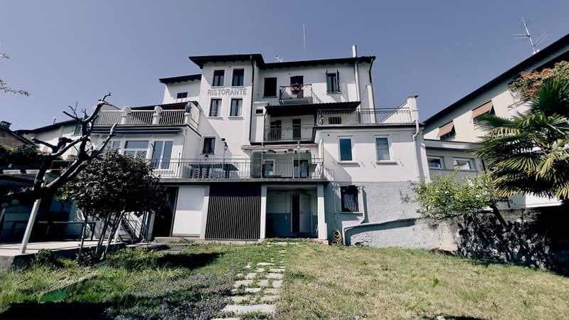 GRANDE PENSIONE DI 13.5 LOCALI CON RISTORANTE A NOVAGGIO (2)