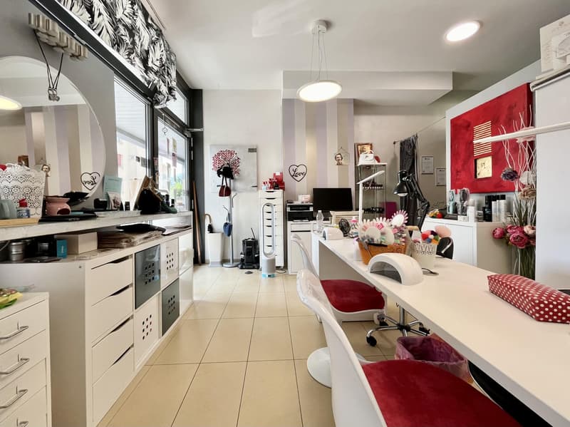 MODERNO SPAZIO COMMERCIALE A MASSAGNO - PIAZZA SANTA LUCIA (1)