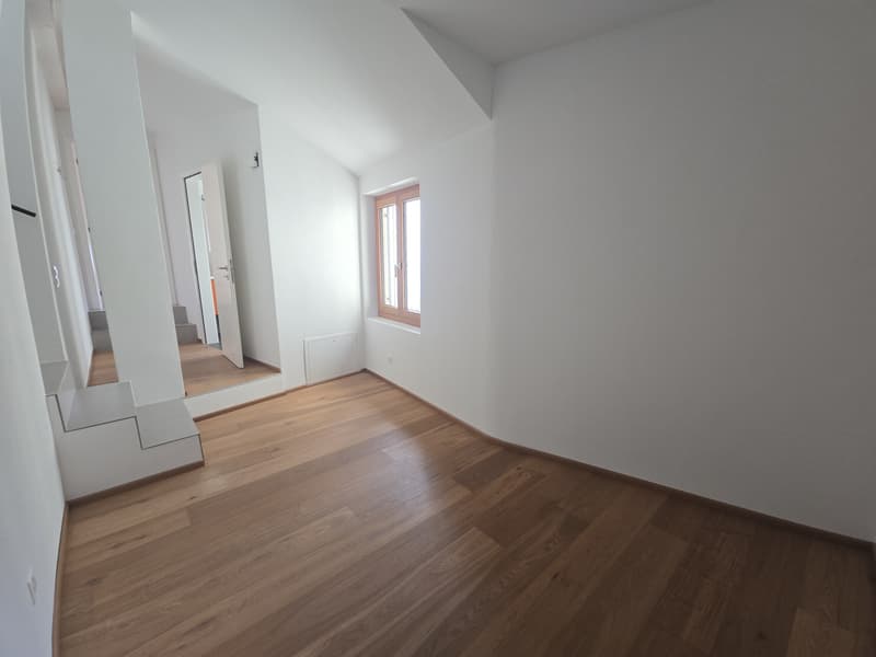 BELLA CASA RISTRUTTURATA 4.5 LOCALI VISTA LAGO A CADEMARIO (1)