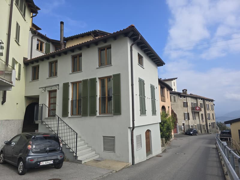 BELLA CASA RISTRUTTURATA 4.5 LOCALI VISTA LAGO A CADEMARIO (4)