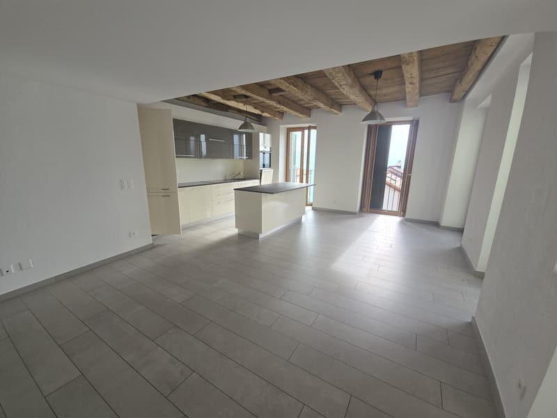 BELLA CASA RISTRUTTURATA 4.5 LOCALI VISTA LAGO A CADEMARIO (3)