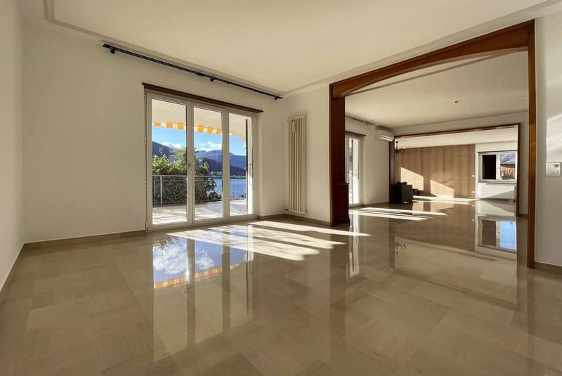 AMPIA VILLA 8.5 CON MAGNIFICA VISTA LAGO A COLLINA D'ORO (1)