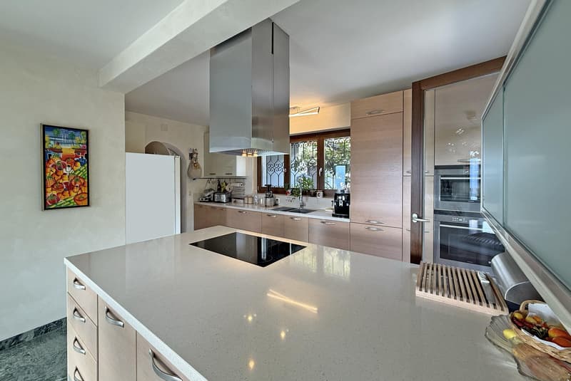 STUPENDA VILLA 5.5 CON VISTA LAGO E PISCINA INTERNA A PURA (4)