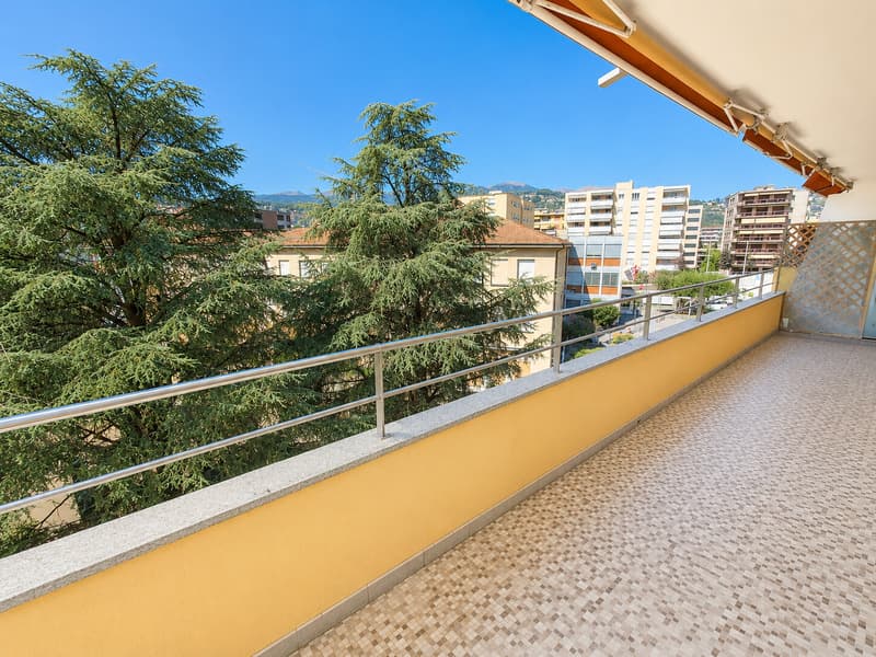 AMPIO 3.5 LOCALI CON GRANDE TERRAZZA IN CENTRO A VIGANELLO (3)