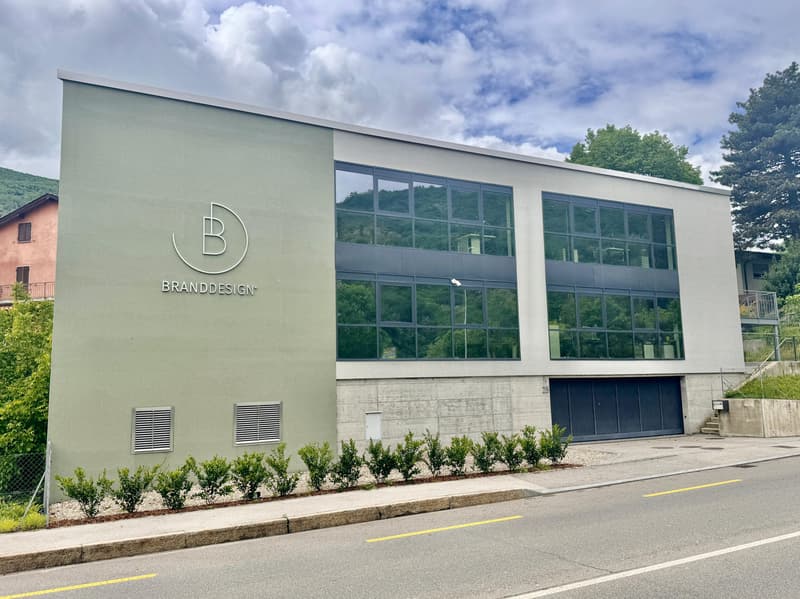 MODERNO ED AMPIO STABILE COMMERCIALE DI 670 MQ A TAVERNE (1)