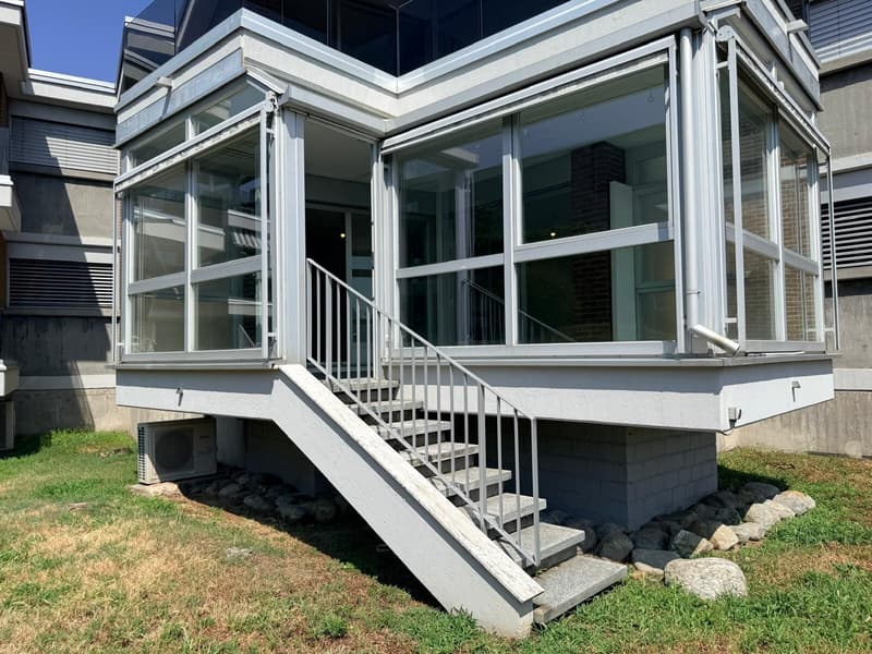 ELEGANTE 4.5 LOCALI CON VERANDA E SCORCIO SUL LAGO A LORETO (4)