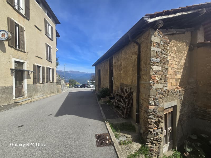 TERRENO EDIFICABILE CON RUSTICO VISTA LAGO A CADEMARIO (6)