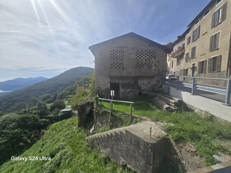 TERRENO EDIFICABILE CON RUSTICO VISTA LAGO A CADEMARIO (3)