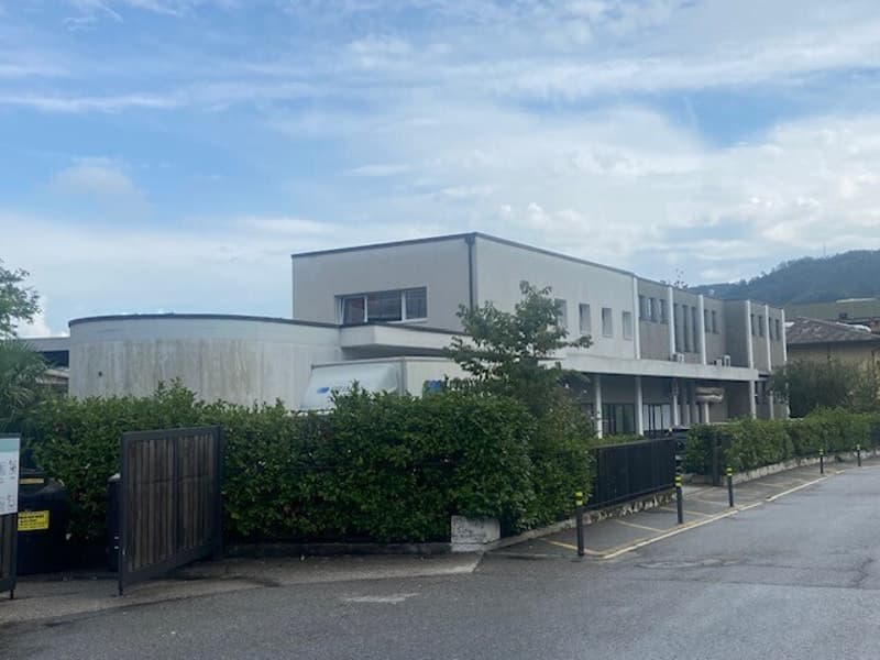 AMPIO STABILE ARTIGIANALE/COMMERCIALE INDIPENDENTE A BALERNA (9)