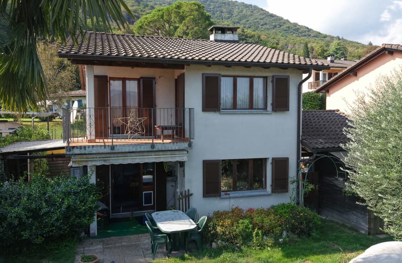 VILLA DI 5.5 LOCALI CON GIARDINO IMMERSA NEL VERDE A PURA (2)