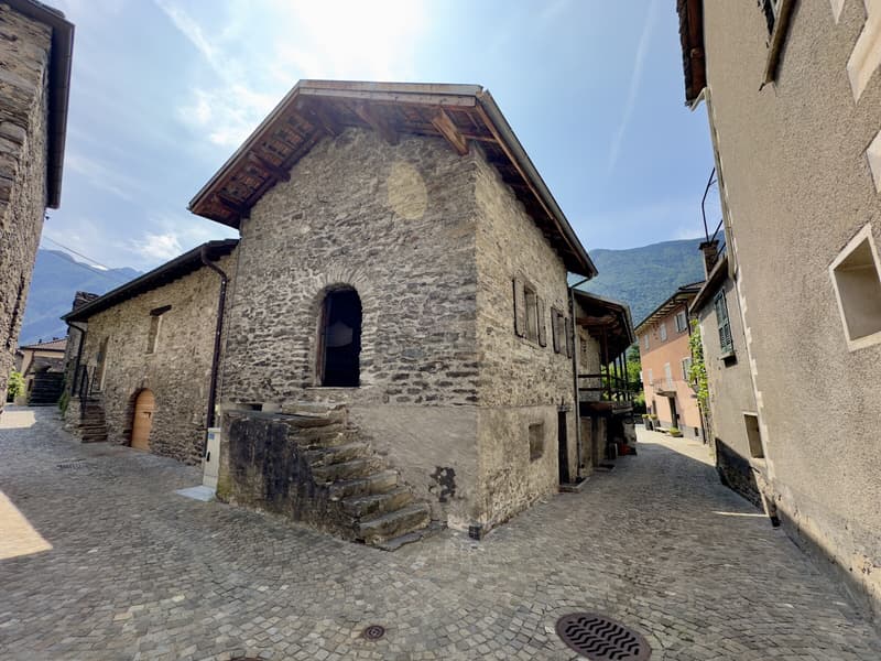 AMPIO RUSTICO DA RISTRUTTURARE NEL NUCLEO DI SAN VITTORE (2)