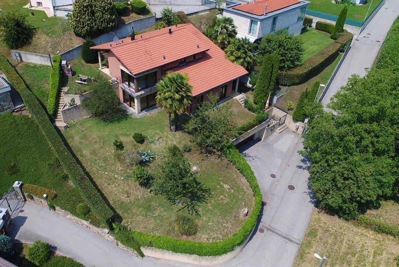 SPLENDIDA VILLA DI 6.5 LOCALI CON GRANDE GIARDINO A BIOGGIO (9)