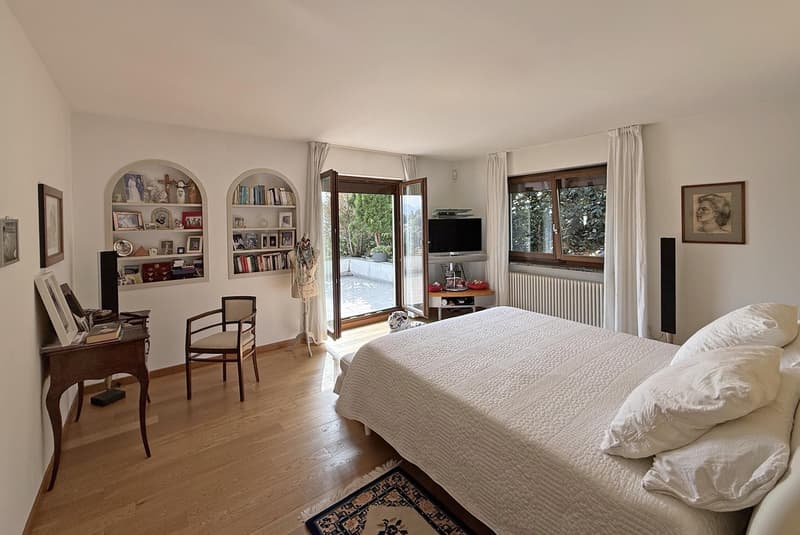 STUPENDA VILLA DI 5.5 LOCALI VISTA LAGO CON PISCINA A PURA (9)