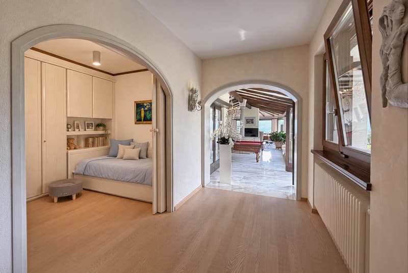 STUPENDA VILLA DI 5.5 LOCALI VISTA LAGO CON PISCINA A PURA (10)