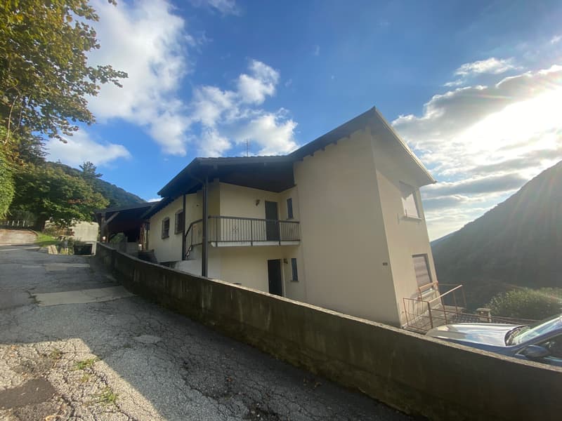 CASA DI 2 APPARTAMENTI CON VISTA PANORAMICA IN VAL DI MUGGIO (11)