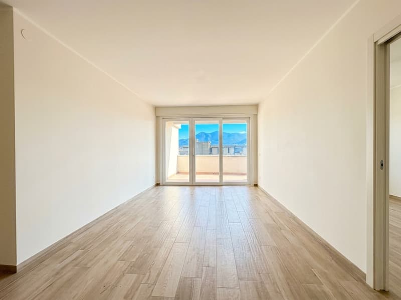 ELEGANTE 3.5 LOCALI CON TERRAZZA E SCORCIO LAGO A PARADISO (8)