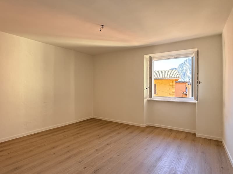 AFFITTASI BELLA DIMORA RIATTATA CON GIARDINO E BOX A PUGERNA (8)