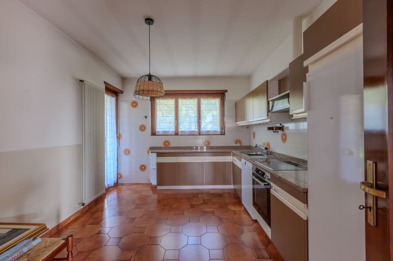 VILLA DI 6.5 LOCALI CON AMPIO GIARDINO E PRIVACY A CORTEGLIA (5)