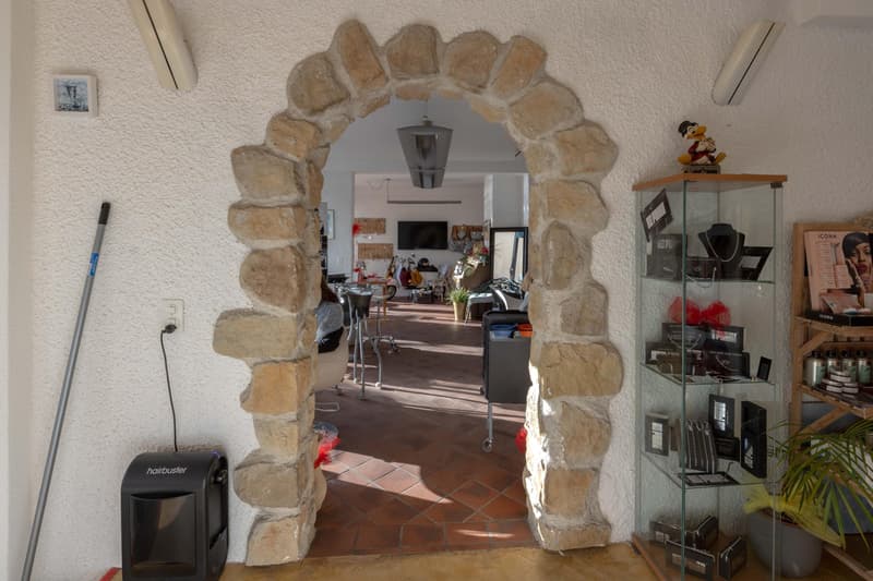 ELEGANTE BILOCALE COMMERCIALE SUL LUNGOLAGO A MELIDE (10)