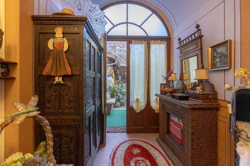 ROMANTICA VILLA STORICA 6.5 LOCALI CON CORTE A BRISSAGO (11)