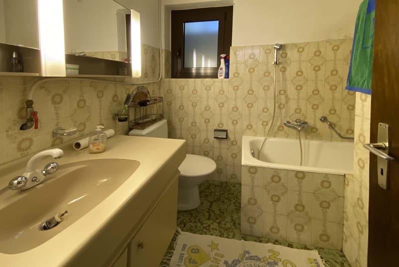 CASA BIFAMILIARE 8.5 LOCALI CON TERRENO EDIFICABILE A LAMONE (7)