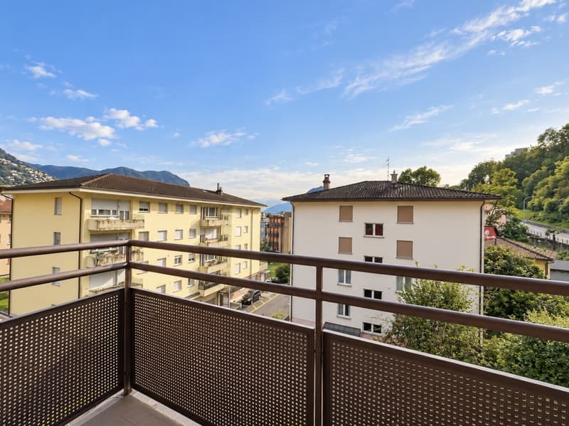 AFFITTASI ATTICO ARREDATO DI 3.5 LOCALI CON BALCONE A LUGANO (6)