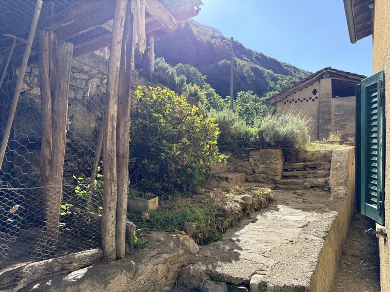 AFFITTASI BELLA DIMORA RIATTATA CON GIARDINO E BOX A PUGERNA (9)