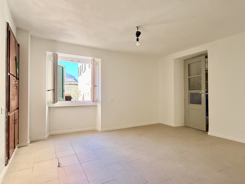 AFFITTASI BELLA DIMORA RIATTATA CON GIARDINO E BOX A PUGERNA (4)