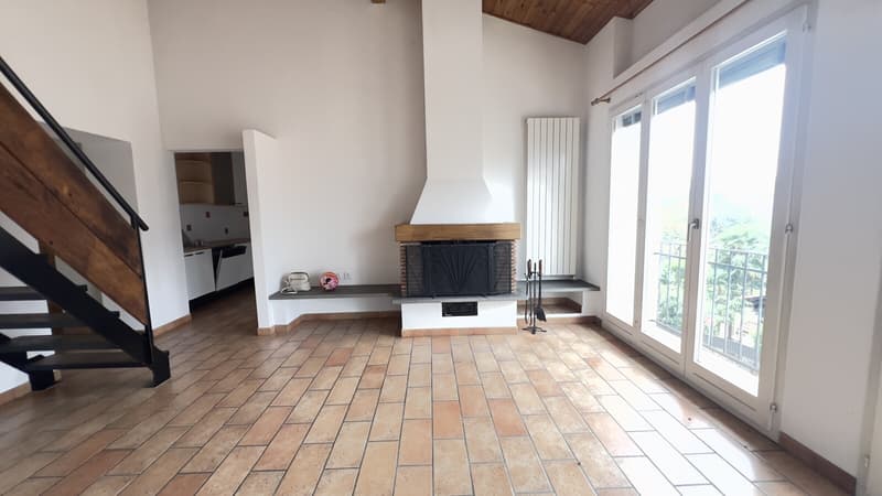 AFFARE - ACCOGLIENTE DUPLEX 3.5 LOCALI NEL CUORE DI PURASCA (2)