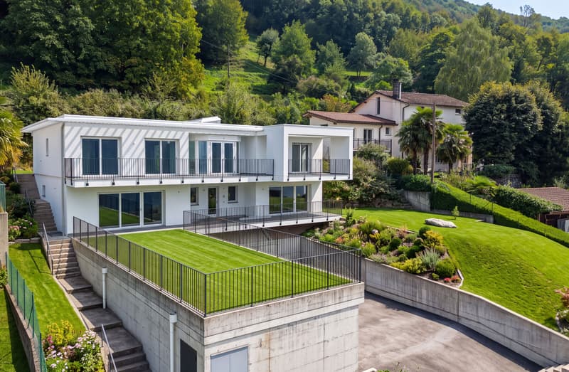 ESCLUSIVA E SPLENDIDA VILLA VISTA LAGO 6.5 LOCALI A PUGERNA (1)