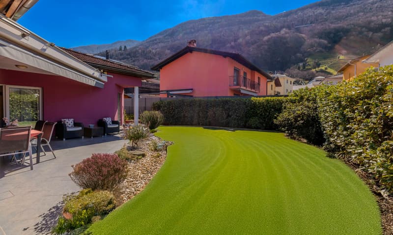 VILLA DI 6.5 LOCALI CON GIARDINO PIANEGGIANTE A CONTONE (12)