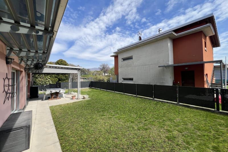 AMPIA VILLA 5.5 LOCALI CON GIARDINO PIANEGGIANTE A BESAZIO (4)