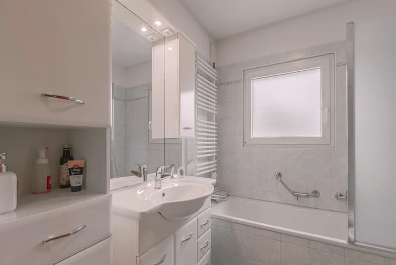 AMPIA VILLA 5.5 LOCALI CON GIARDINO PIANEGGIANTE A BESAZIO (9)