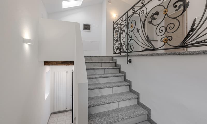 SPLENDIDO 4 LOCALI RISTRUTTURATO ALL'ULTIMO PIANO A SIGIRINO (10)