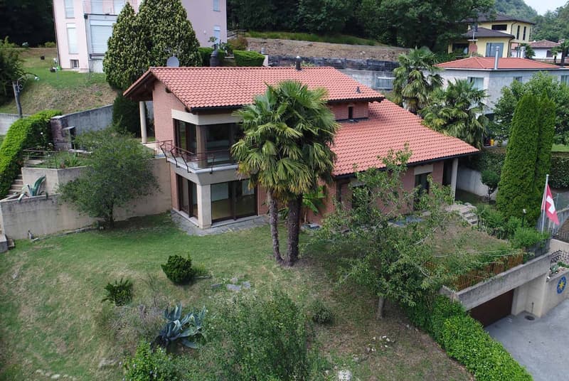 SPLENDIDA VILLA DI 6.5 LOCALI CON GRANDE GIARDINO A BIOGGIO (1)