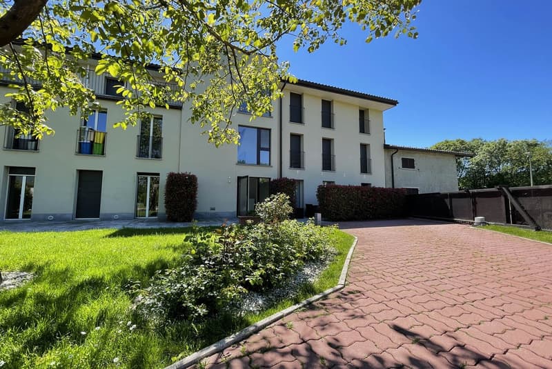 AFFITTASI MODERNO 3.5 LOCALI CON PARCO RESIDENZIALE A STABIO (12)